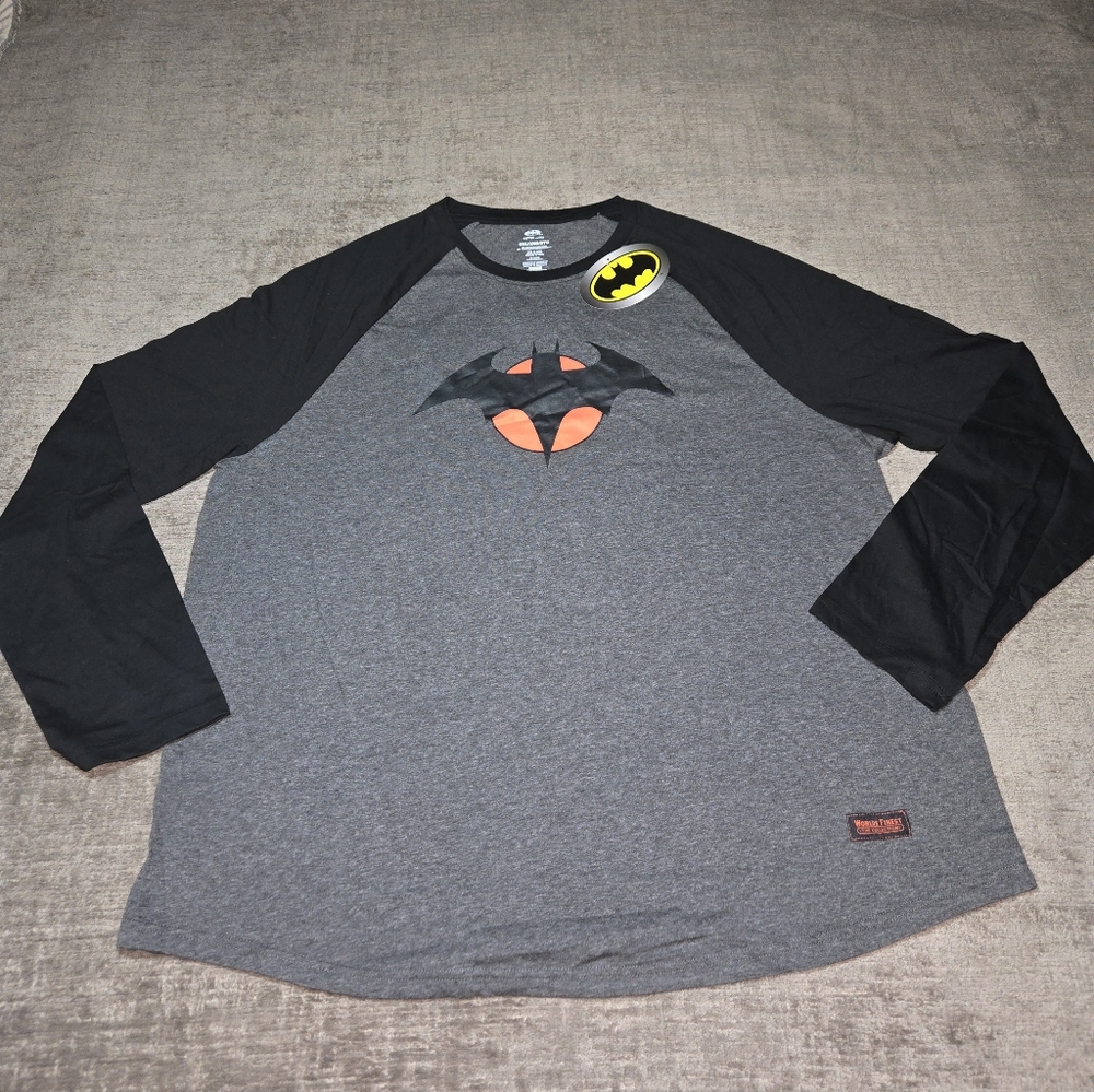 Batman (Thomas Wayne) Logo Raglan Baseball Tee DC's World’s Finest Collection